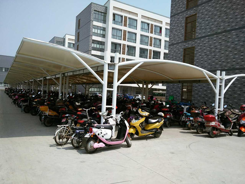 膜結構自行車棚